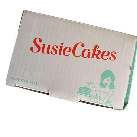 SusieCakes x FabFitFun SusieBlue 10” Cake Stand New In Box - Picture 4 of 10